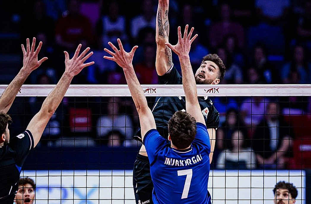 Cậu bé 13 tuổi Qatari gây sốc với 12 điểm và 5 pha chặn ở Asian Championship Cậu bé 13 tuổi Qatari gây sốc với 12 điểm và 5 pha chặn ở Asian Championship