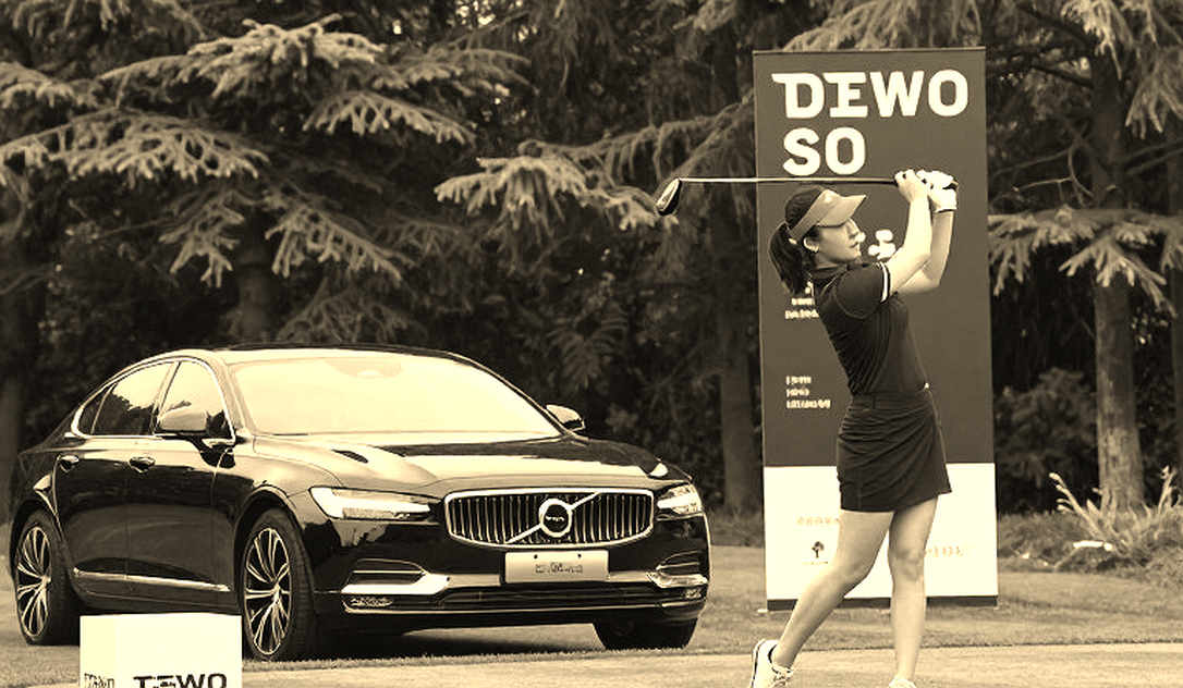 Paul Casey dẫn đầu Omega European Masters với vòng 63 gậy: Phân tích chi tiết về vòng đấu thứ ba và câu chuyện từ thiện đằng sau