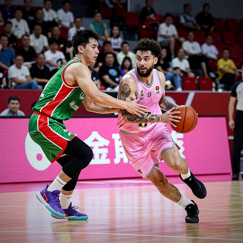 Pablo Laso thừa nhận thẳng thắn: 'Chỉ có Mike James mới có thể ngăn chặn chính Mike James' — Anadolu Efes đang đặt cược tất cả vào một cuộc chuyển giao chiến thuật táo bạo