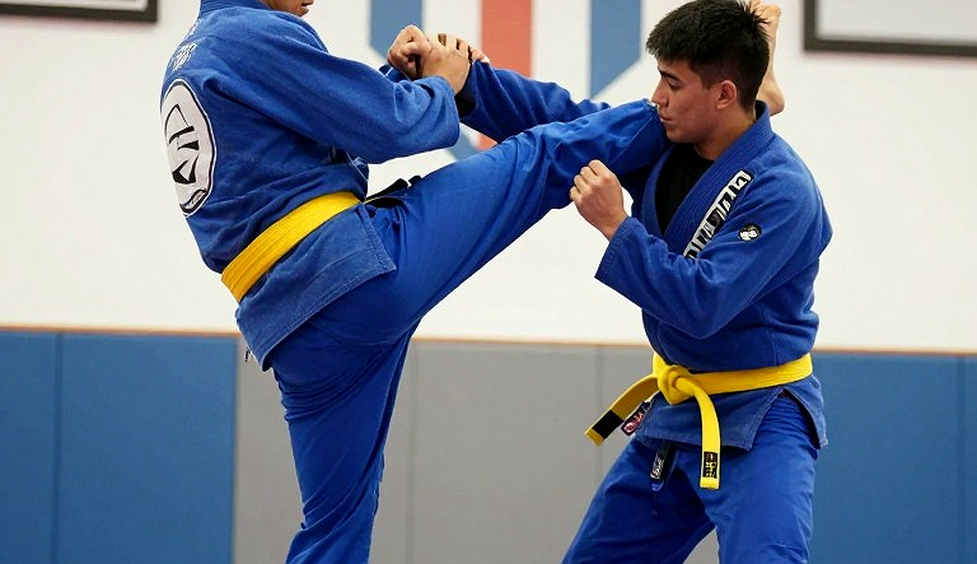 Buakaw 44 tuổi thắng Meng Gaofeng lần hai trong năm: Nhịp thở của một huyền thoại và những khoảng trống dữ liệu
