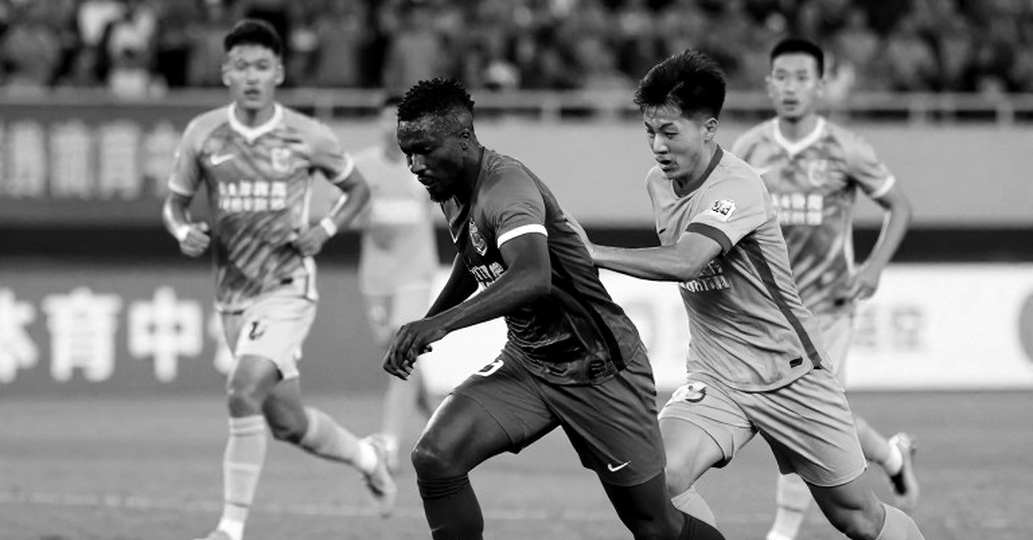 15 năm gắn bó tan vỡ: Mees Hilgers rời FC Twente đến Heerenveen — Một vụ đánh cược với chấn thương đầu gối